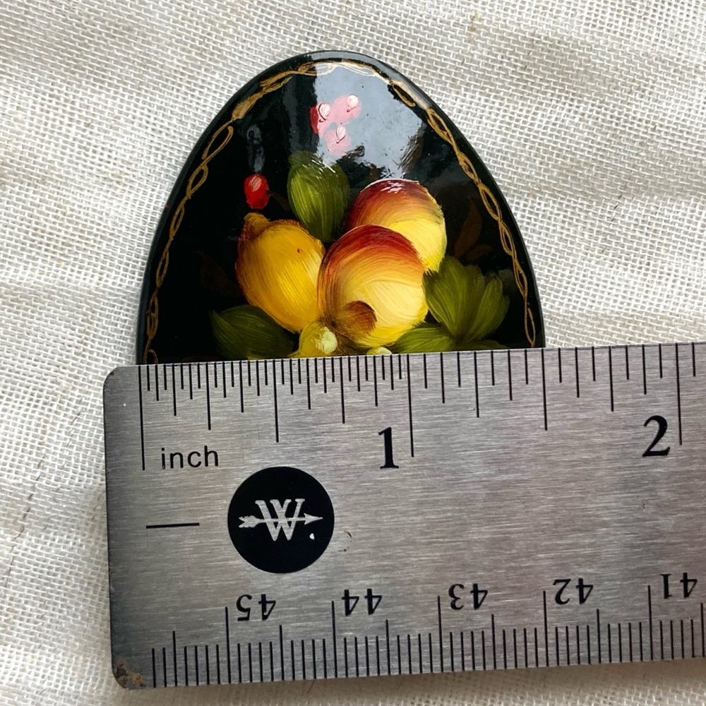 Vintage Russian Lacquer Hand Painted Fruit Brooch/Pin Black Oval Signed - Picture 6 of 7